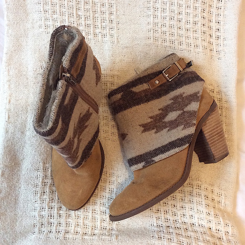 Jessica Simpson Cassley Ankle Boots